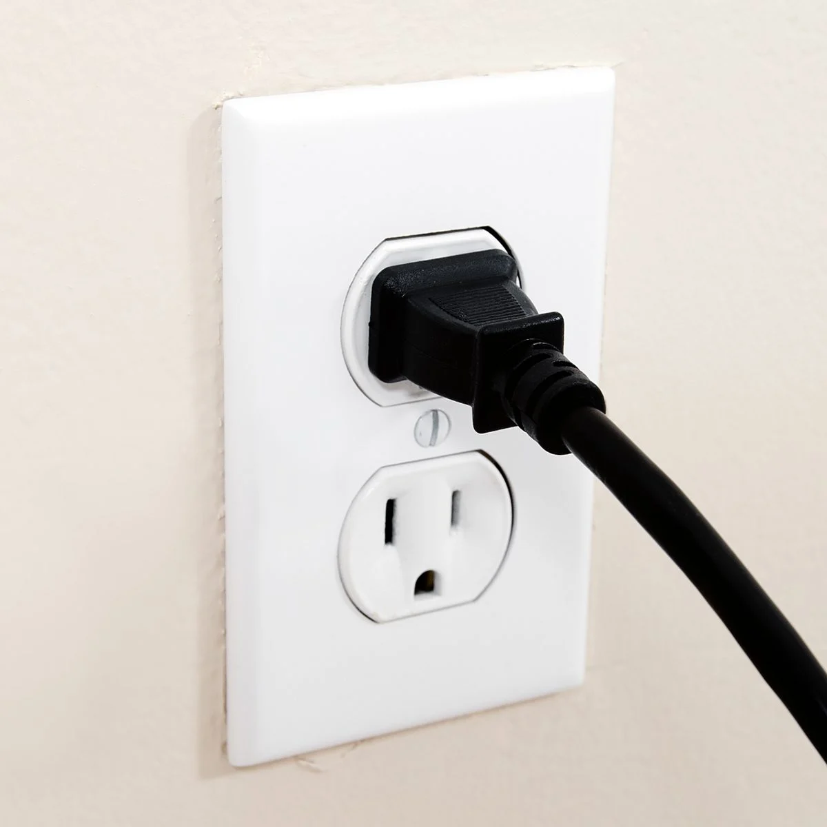 Outlets & Plugs
